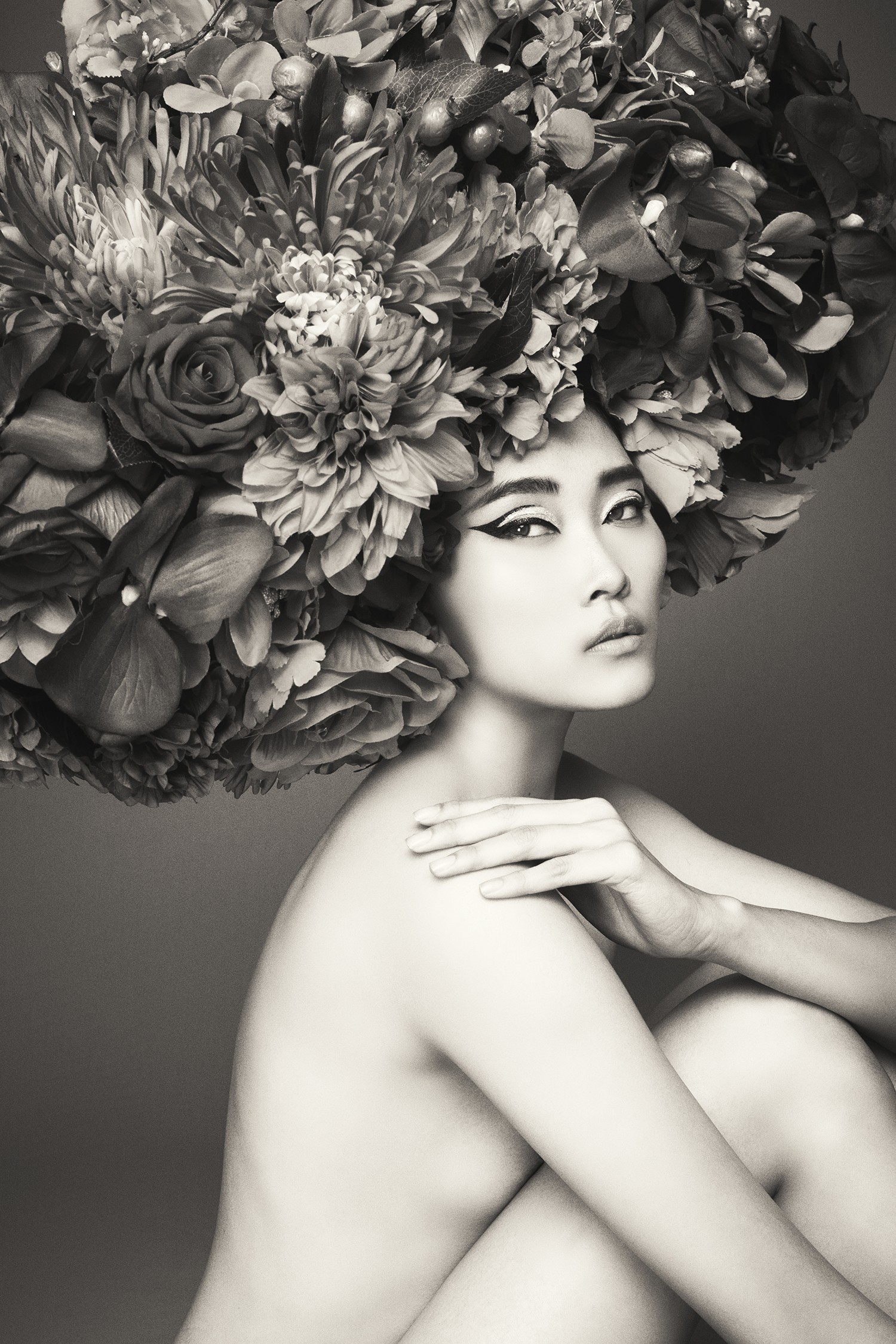 Hà Tăng vai trần, Kỳ Duyên cùng loạt mỹ nhân Việt khác trút bỏ xiêm y trong bộ ảnh của NTK Đỗ Mạnh Cường